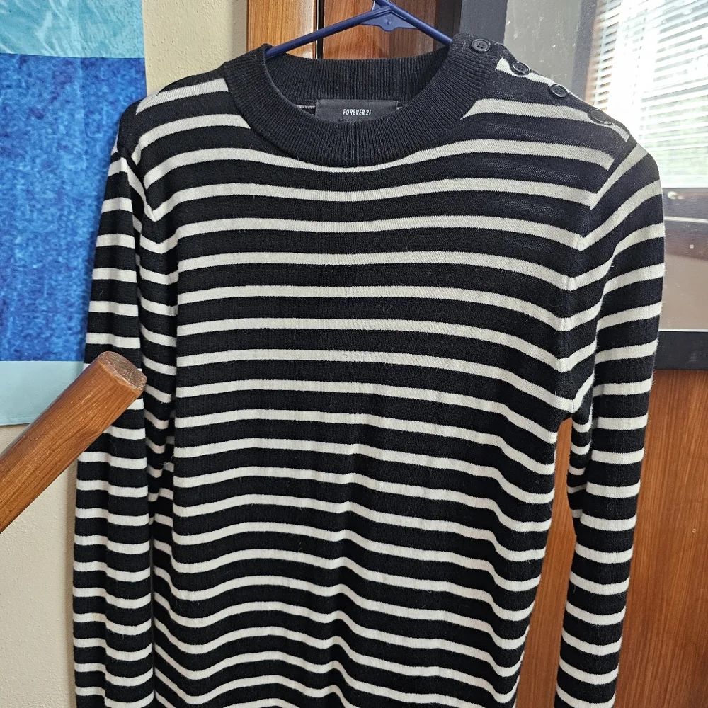HP🎉 🖤 Forever 21 Black and White Striped Sweater Dress - Size M - Picture 5 of 6